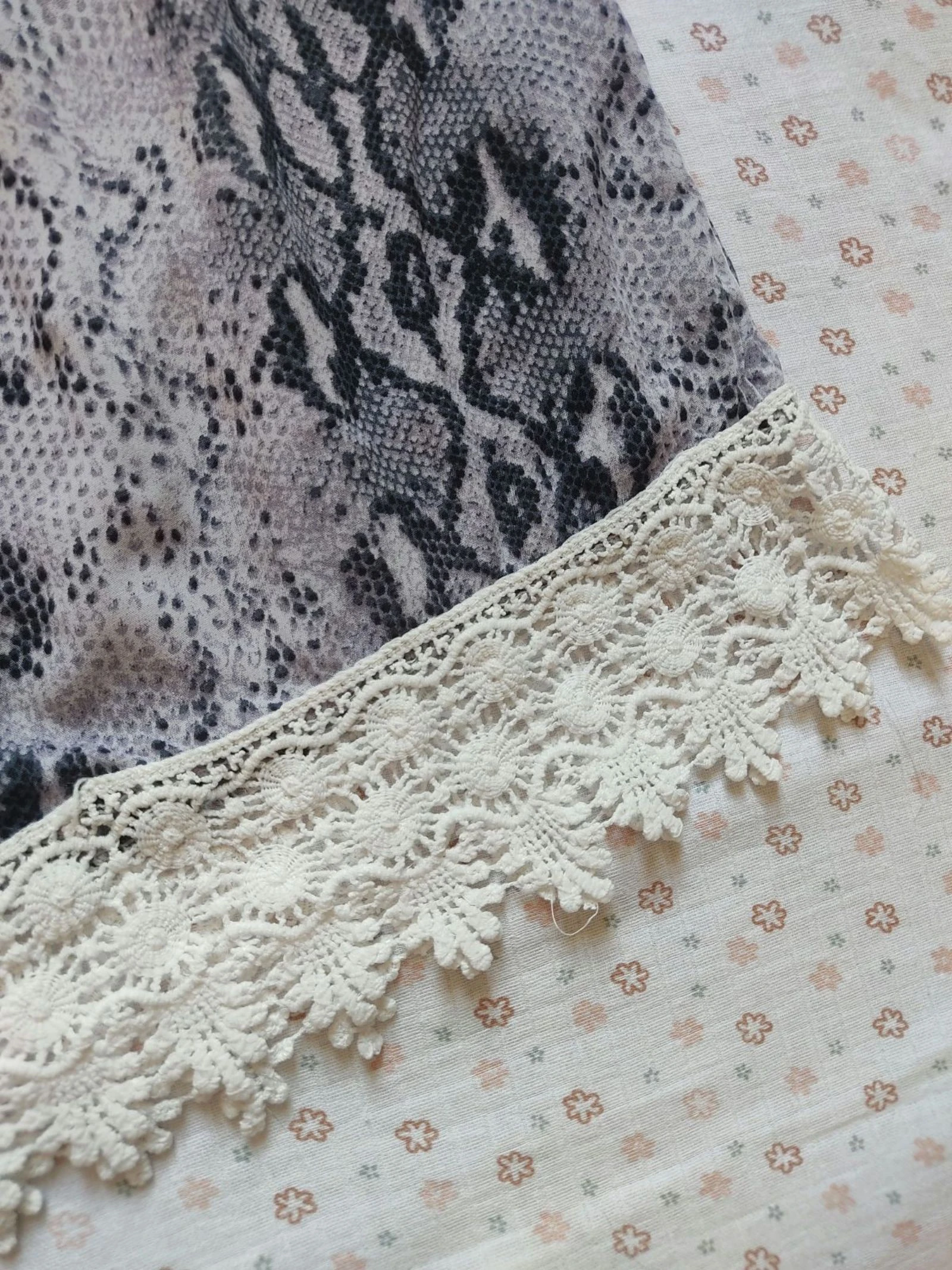 Python print and embroidery blouse - Size 44 - Very good condition – photo 3
